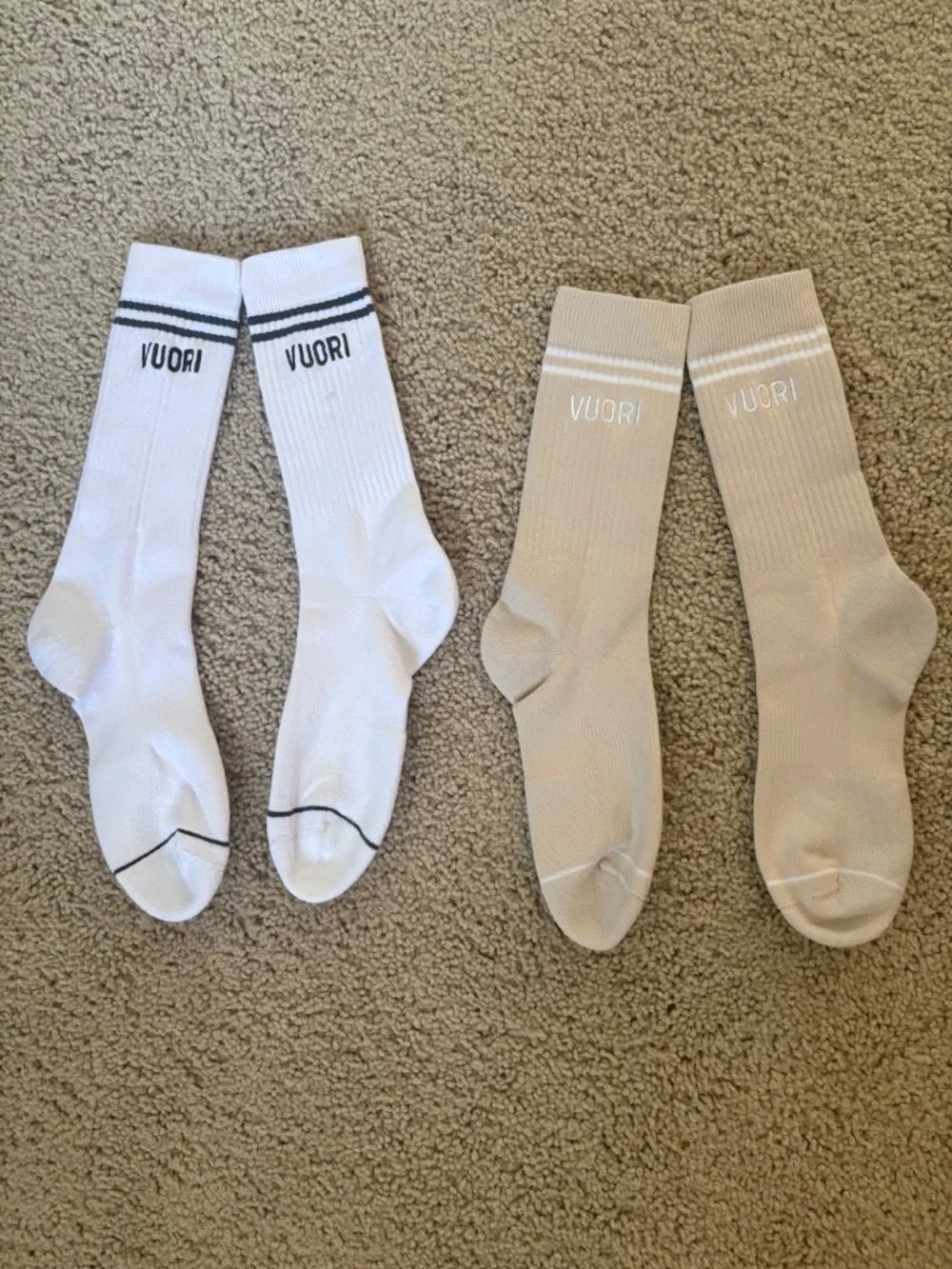 Vuori Crew two pairs Socks Salt Heather/White Size Large NWOT